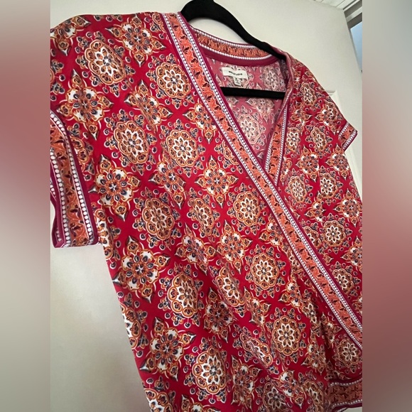 Max Studio Designer Women's Red Patterned Wrap Blouse Size Medium - Picture 15 of 15